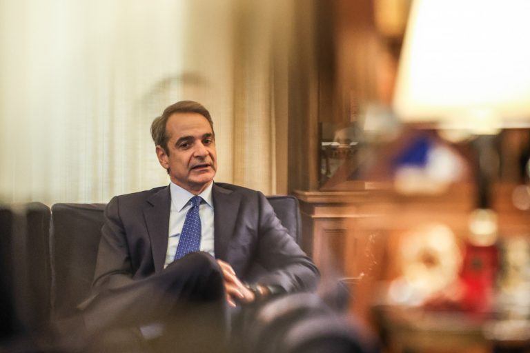 Μητσοτάκης: Αφωνία για Σαμαρά στην κυριακάτικη ανασκόπηση