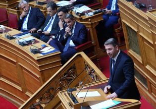 Αναβιώνει το παλιό δίπολο ΝΔ – ΠΑΣΟΚ σε νέες συνθήκες – Εκατέρωθεν βολές με το βλέμμα στο Κέντρο