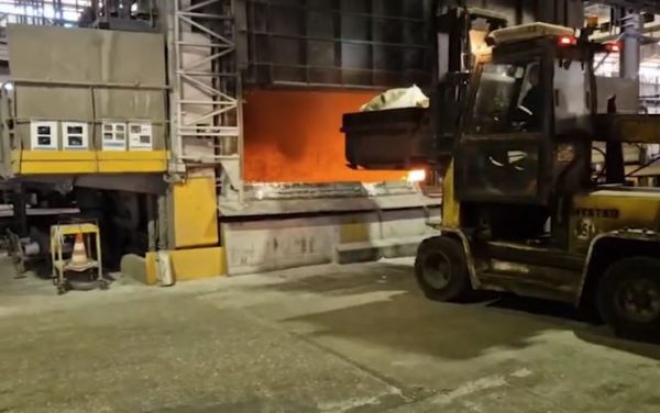 Η αστυνομία καίει πάνω από έναν τόνο ναρκωτικές ουσίες  (βίντεο)