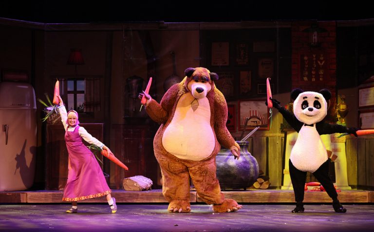 «Η Μάσα και ο Αρκούδος, μια μεγάλη γιορτή» στο θέατρο Αλέκος Αλεξανδράκης