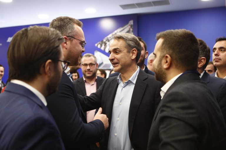 Νέα Δημοκρατία: Ψάχνουν αντίβαρα στην εσωστρέφεια