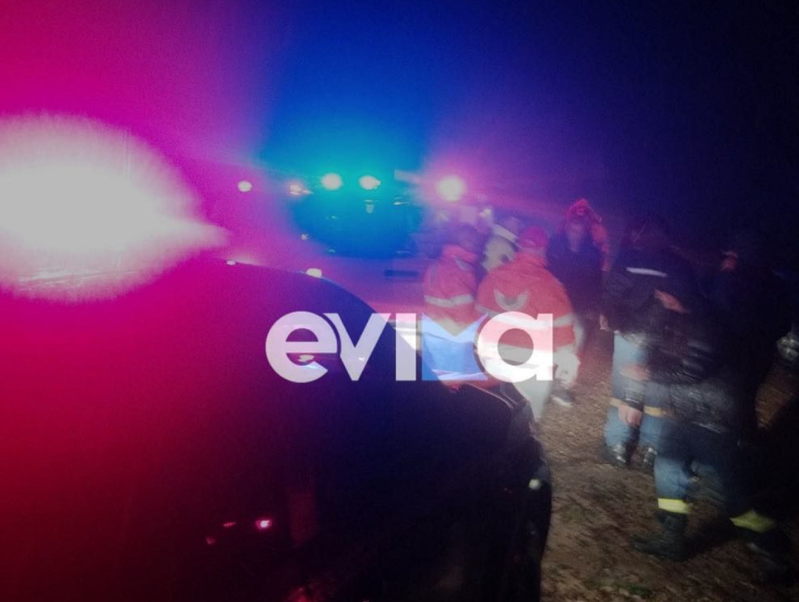 Φωτογραφικό στιγμιότυπο από την επιχείρηση διάσωσης των δύο νέων που χάθηκαν στα βουνά της Εύβοιας