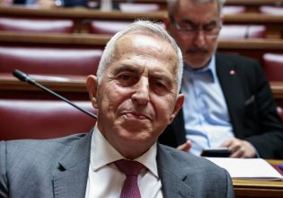 Ανεξαρτητοποιείται και ο Ευάγγελος Αποστολάκης – Με 27 βουλευτές μένει ο ΣΥΡΙΖΑ