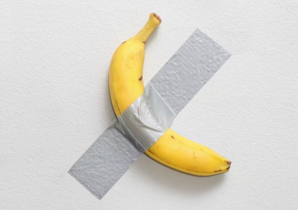 «Είναι ο περίγελος ενός συστήματος που έχει κουραστεί»: Ο καλλιτέχνης πίσω από την μπανάνα στον τοίχο