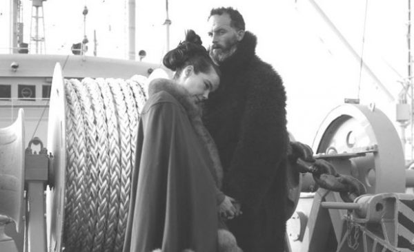 Μπιορκ και Μάθιου Μπάρνι – Αυτή κύκνος, αυτός τράγος, στη μέση μια κόρη και μια μήνυση