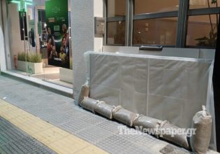 Κακοκαιρία Alexandros: Ανησυχία στους κατοίκους του Βόλου – Σφραγίζουν πόρτες και παράθυρα