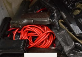 Παγκράτι: Αυτά είναι τα όπλα και τα εκρηκτικά που βρέθηκαν στη γιάφκα – Πολυβόλα, εκρηκτικά και χειροβομβίδες