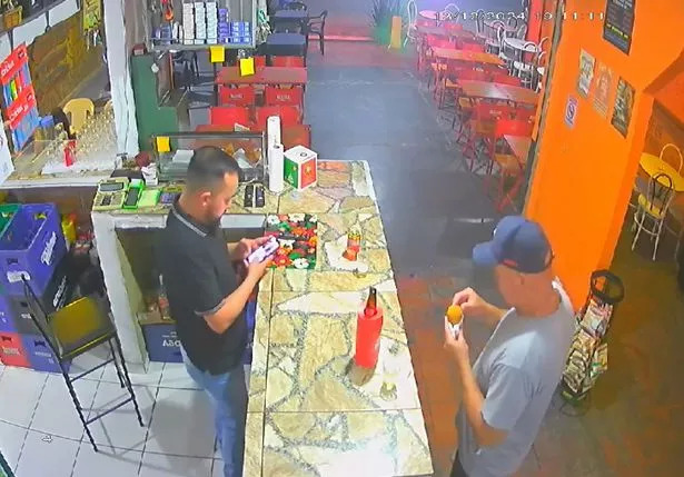 Βραζιλία: Απολάμβανε την κοτομπουκιά όταν… του έσκασε στο στόμα