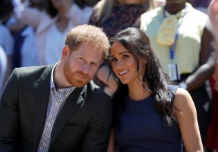 Μια φωτογραφία, πολλές θεωρίες συνωμοσίας: Ο πρίγκιπας Χάρι, η Μέγκαν Μαρκλ και τα ψεύτικα παιδιά