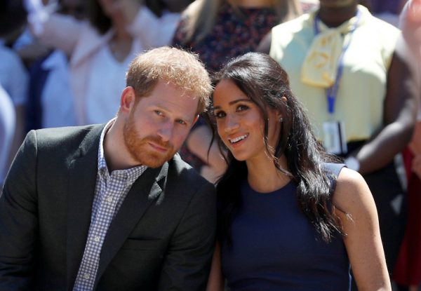 Μια φωτογραφία, πολλές θεωρίες συνωμοσίας: Ο πρίγκιπας Χάρι, η Μέγκαν Μαρκλ και τα ψεύτικα παιδιά