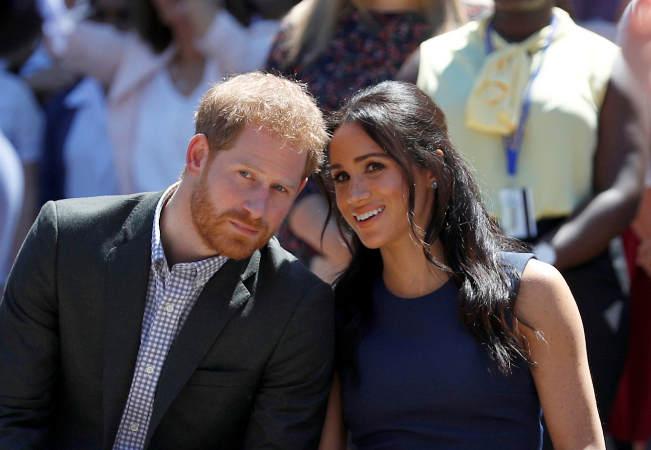 Μια φωτογραφία, πολλές θεωρίες συνωμοσίας: Ο πρίγκιπας Χάρι, η Μέγκαν Μαρκλ και τα ψεύτικα παιδιά