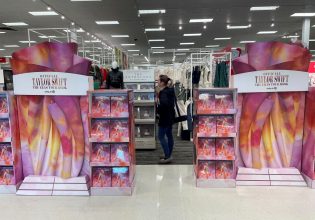 Τέιλορ Σουίφτ: Γεμάτο λάθη το βιβλίο της «Eras Tour» – Απογοητευμένοι οι θαυμαστές της