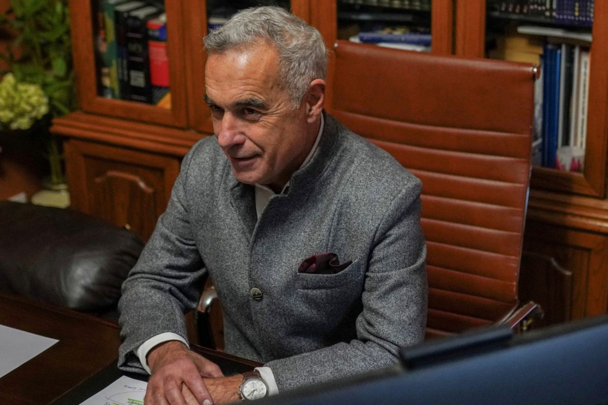 Ο Καλίν Γκεοργκέσκου επικράτησε στον πρώτο γύρο των προεδρικών εκλογών στη Ρουμανία. 