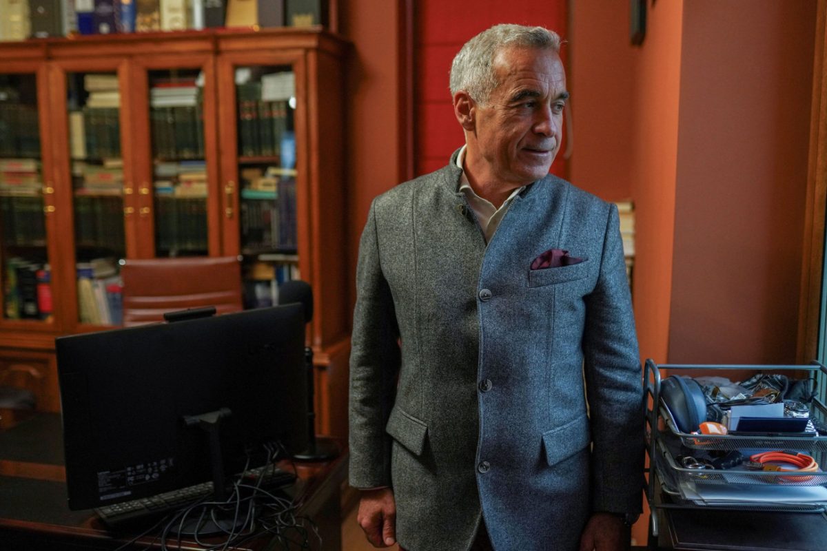 Ο Καλίν Γκεοργκέσκου. 