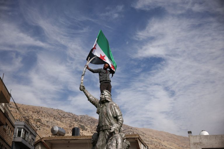 Συρία: Η πτώση του καθεστώτος Άσαντ ξαναμοιράζει την τράπουλα σε όλη τη Μέση Ανατολή