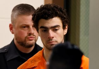 ΗΠΑ: Αθώος θα δηλώσει ο Λουίτζι Μαντζιόνι για τη δολοφονία του CEO