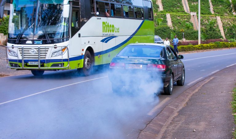 Πώς ο μόλυβδος στη βενζίνη έβλαψε την ψυχική υγεία μιας ολόκληρης γενιάς