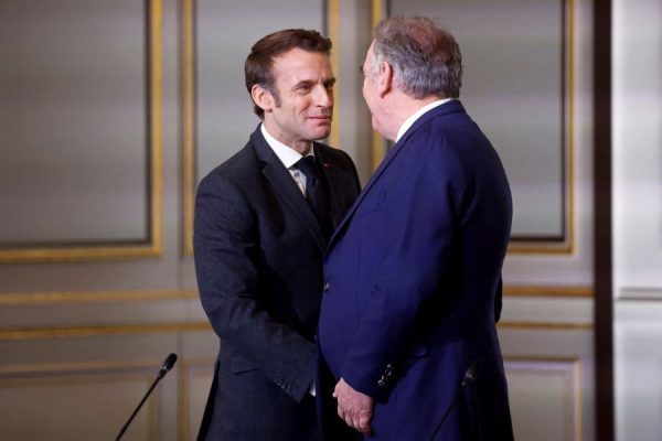 Η τελευταία ελπίδα της Μακρονίας για να μην κυριαρχήσει η Λεπέν