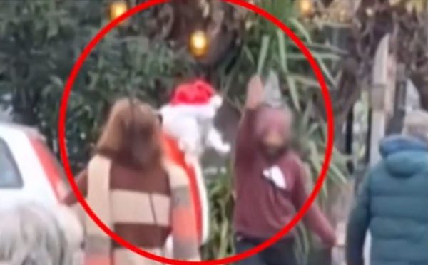 Χαλάνδρι: Αναβλήθηκε η δίκη του αστυνομικού που φέρεται να επιτέθηκε σε εθελοντή Αϊ-Βασίλη