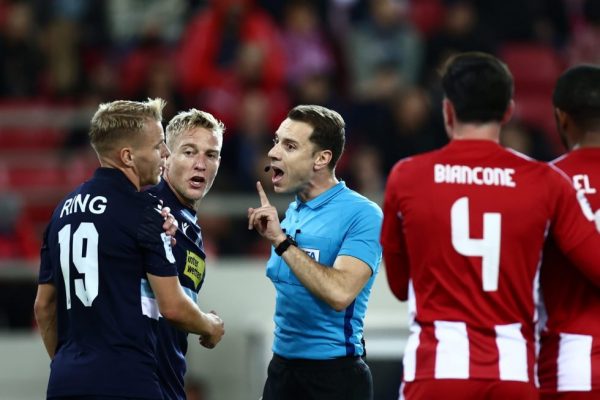 Πιο χέρι μόνο στο… μπάσκετ; Τι βλέπουν οι διαιτητές απόψε στο «Καραϊσκάκης»;