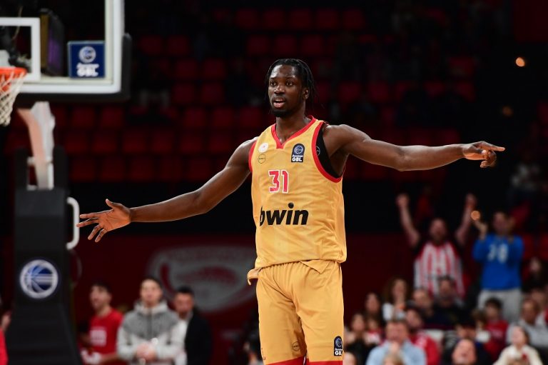 Ολυμπιακός – Λαύριο 87-77: «Καθάρισε» στο τέλος – Εξαιρετικός ο Μενσά στο ντεμπούτο του