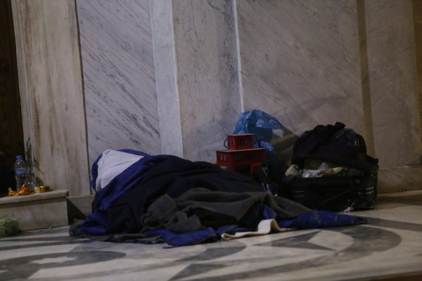 «Γιορτές» με τους αστέγους της Αθήνας