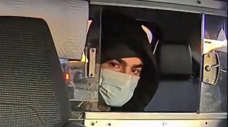 Νέα Υόρκη: Συνελήφθη ύποπτος για τη δολοφονία του CEO – Πάνω του βρέθηκε μανιφέστο ενάντια στις ασφαλιστικές