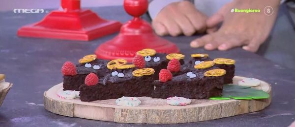 Συνταγή: Σοκολατόπιτα με δαμάσκηνα χωρίς αλεύρι