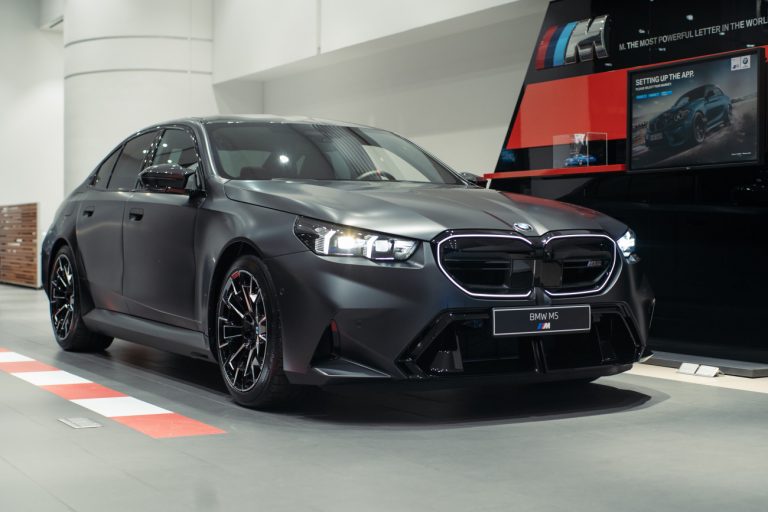 BMW M5: Κατηγορία από μόνη της