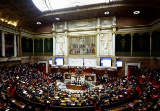 Γαλλία: Ξεκίνησε η ψηφοφορία για την πρόταση μομφής κατά του Μπαρνιέ