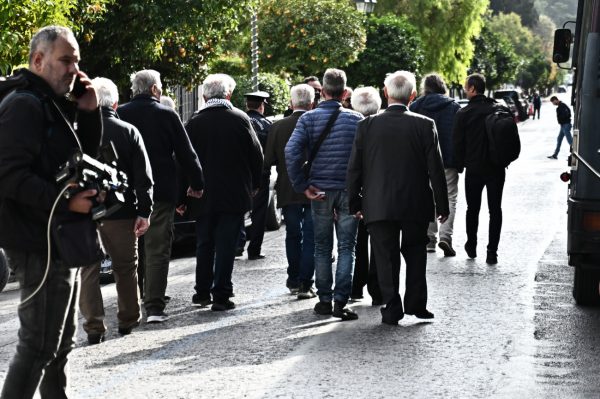 Χαμηλοσυνταξιούχοι: «Εμπαιγμός» το μέτρο για δωρεάν φάρμακα – Έπρεπε να έχει εφαρμοστεί από το 2020