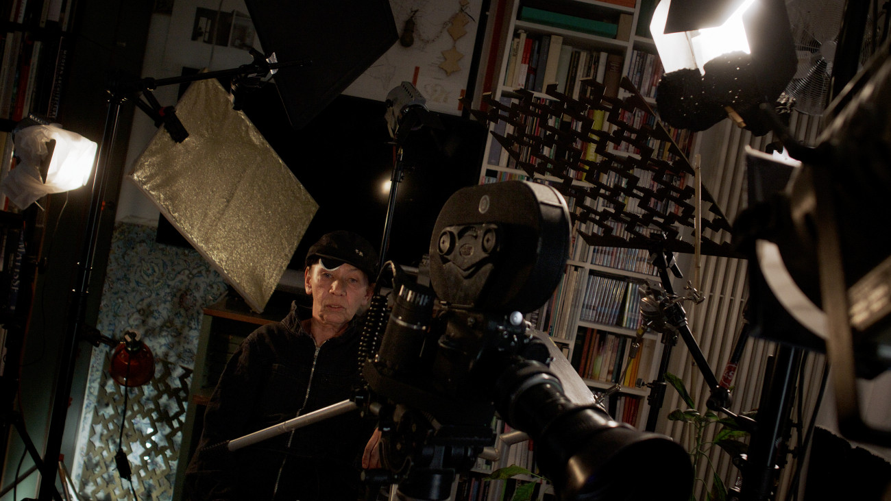 Το Κουστούμι / The Suit