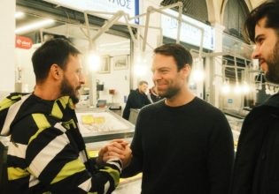 Στη Βαρβάκειο ο Κασσελάκης – Τι συζήτησε με εμπόρους και καταναλωτές