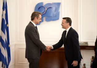 Συνάντηση Μητσοτάκη -Δούκα: Ο διάλογός τους στο Μέγαρο Μαξίμου