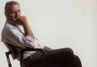 Όταν ο Κώστας Χαρδαβέλλας μιλούσε για την απώλεια των γονιών του και τις γυναίκες της ζωής του