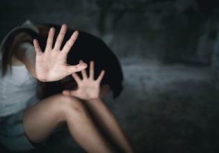 Αγρίνιο: Συνελήφθη πατέρας για επιθέσεις σε βάρος πέντε ανήλικων παιδιών του – Κατηγορούμενη και η μητέρα