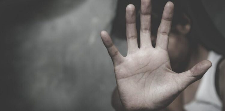 Χρυσοχοΐδης: Πάνω από 20.000 τα περιστατικά ενδοοικογενειακής βίας το 2024 – 107% περισσότερες στις συλλήψεις