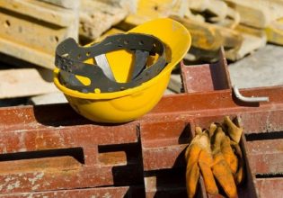 Εργατικά δυστυχήματα: Αόρατοι από τις στατιστικές οι δύο στους τρεις θανάτους σε ώρα εργασίας