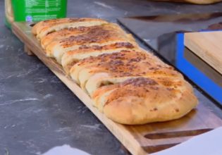 Συνταγή: Calzone με ντομάτα, μοτσαρέλα και μπέικον