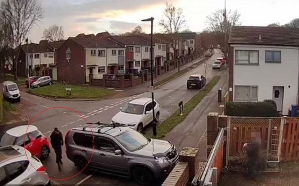 Βρετανία: Του έκλεψαν το αυτοκίνητο μπροστά στα μάτια του – Μέσα σε δευτερόλεπτα έγιναν καπνός