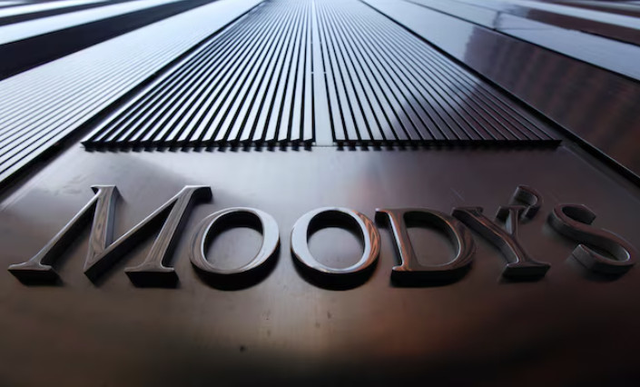 Γαλλία: Ο Moody’s υποβάθμισε το αξιόχρεό της επικαλούμενος τον «πολιτικό κατακερματισμό της»