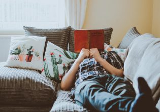 Χαλάρωσε: Έτσι η ξεκούραση σε κάνει πιο παραγωγικό