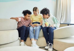 Kids Wallet: «Καλοδεχούμενα τέτοια μέτρα αλλά δεν επαρκούν – Χτυπάμε το σύμπτωμα», λέει εγκληματολόγος