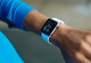 Γη καλεί Διάστημα – Τα Apple Watch αποκτούν δορυφορικές επικοινωνίες