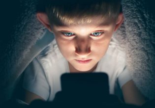 Σχέδιο απαγόρευσης των social media σε παιδιά κάτω των 15 ετών και στην Ελλάδα; Τι εξετάζεται