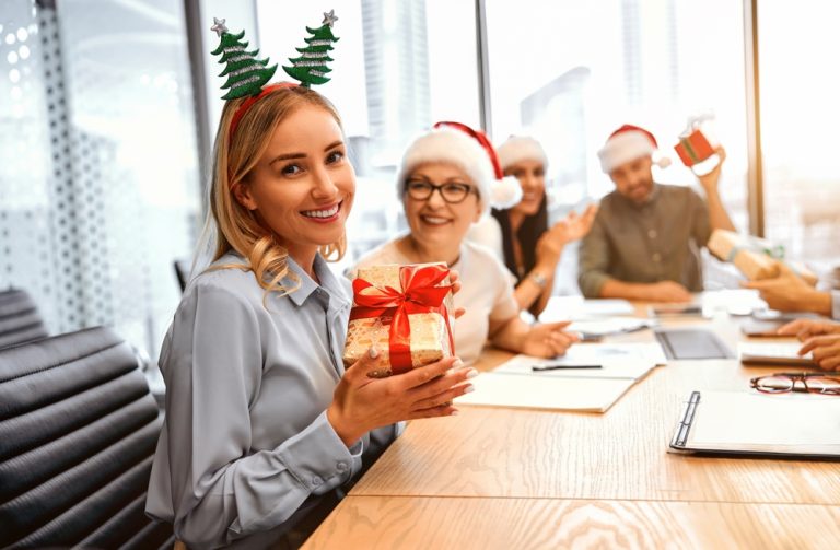 Secret Santa στην δουλειά: Οι top επιλογές μέχρι 10€