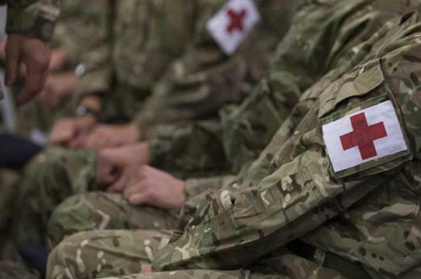 Το πετσόκομμα των στρατιωτικών και το μονόδρομο φλερτ των Αριστερών