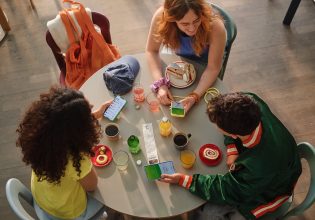 Η χώρα που σχεδόν μηδένισε τις συναλλαγές με χρήμα