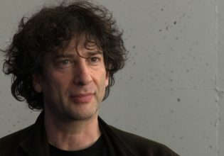 Νιλ Γκέιμαν: Πληθώρα γυναικών τον κατηγορεί για σεξουαλικές επιθέσεις