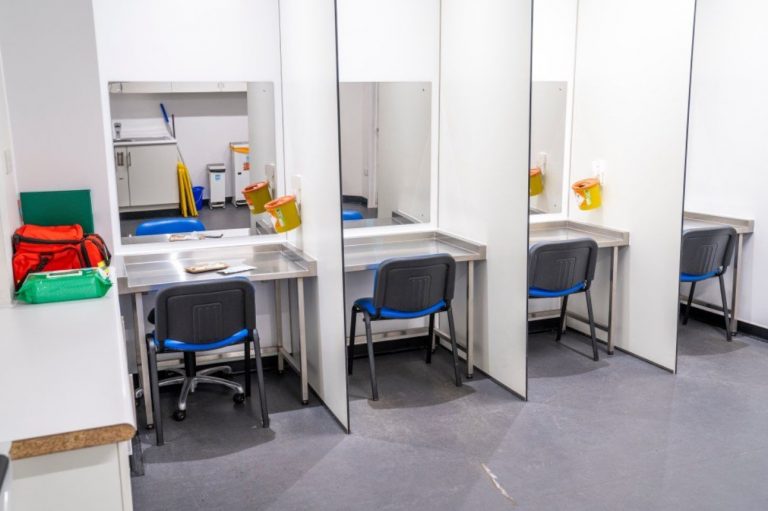 To Ηνωμένο Βασίλειο άνοιξε το πρώτο νόμιμο κέντρο χρήσης ναρκωτικών στη Σκωτία